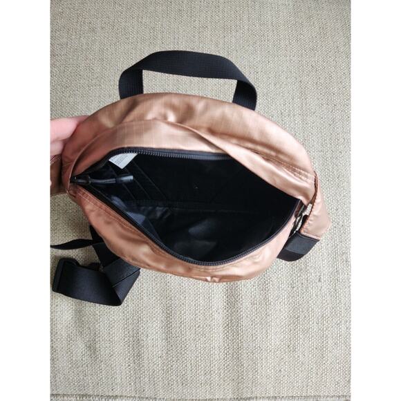 Supreme The North Face Metallic Rose Gold Roo II Lumbar Pack 100% Authentic SS13 - Picture 13 of 14